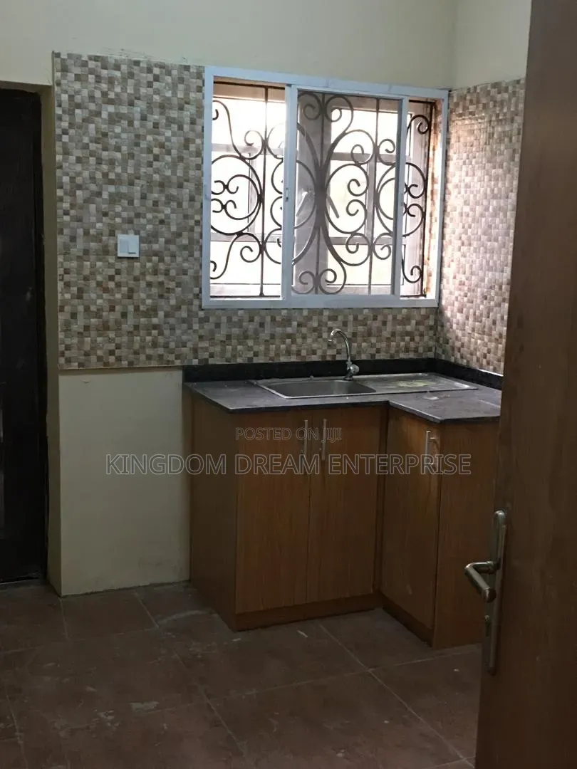 3bdrm Block of Flats in Magodo Phase 1 Lagos for sale