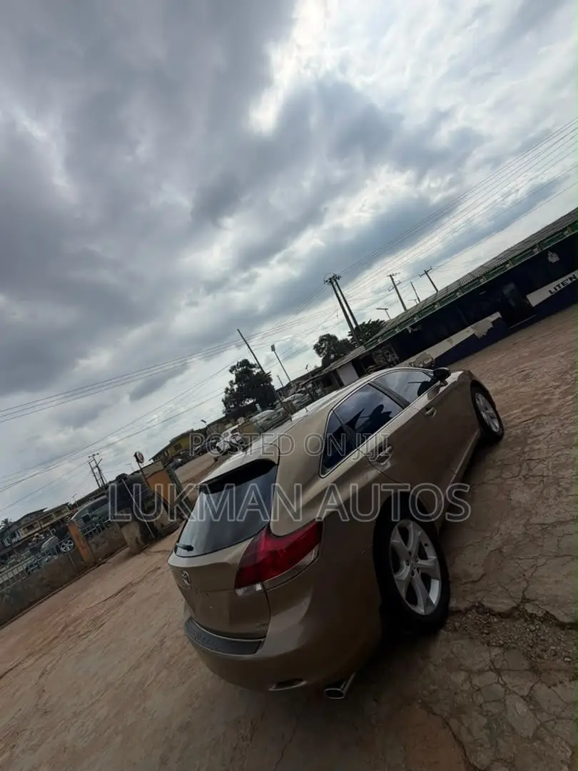 Toyota Venza XLE 2010 Brown