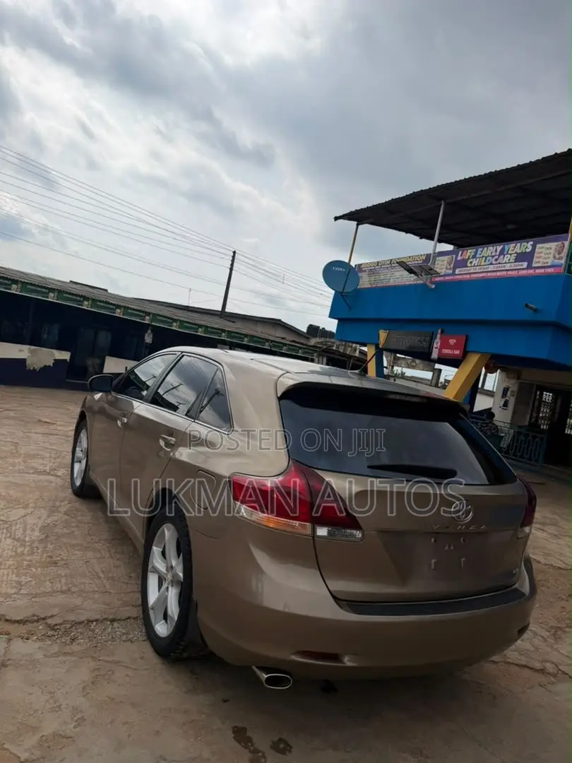 Toyota Venza XLE 2010 Brown