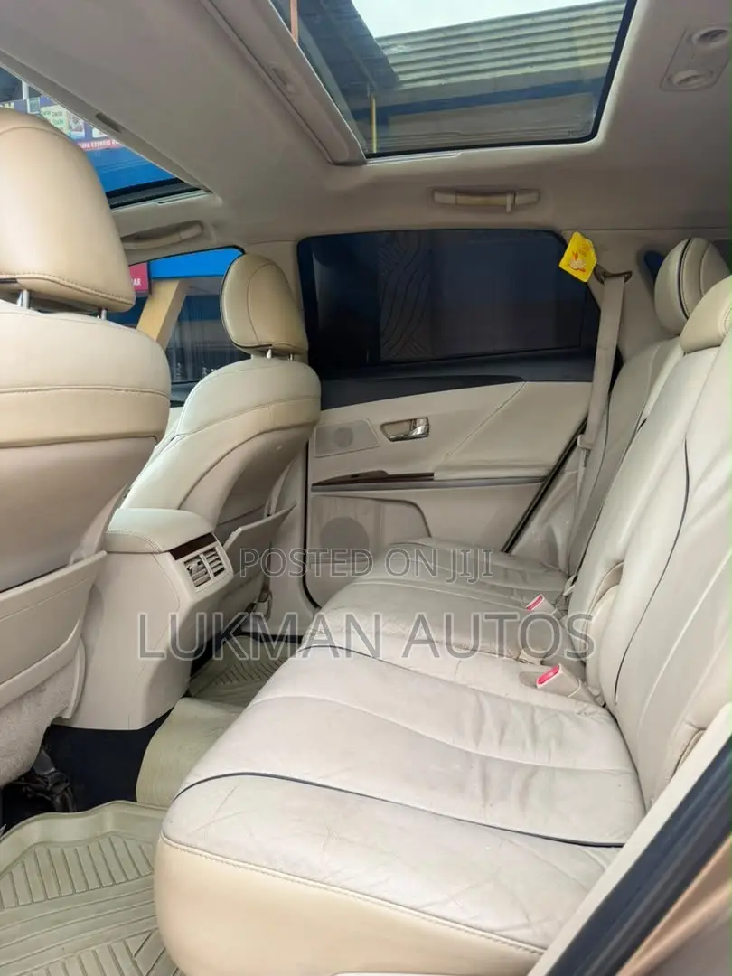 Toyota Venza XLE 2010 Brown