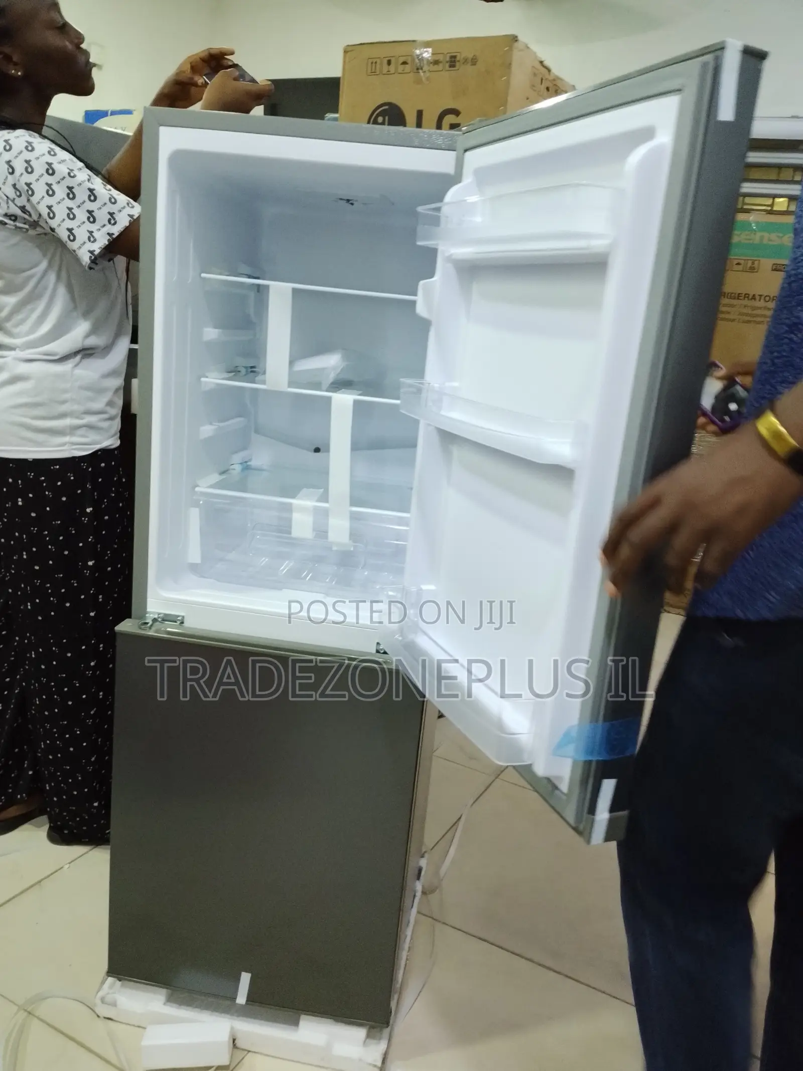 Skyrun BCD-170K Compact Double Compartment Fridge