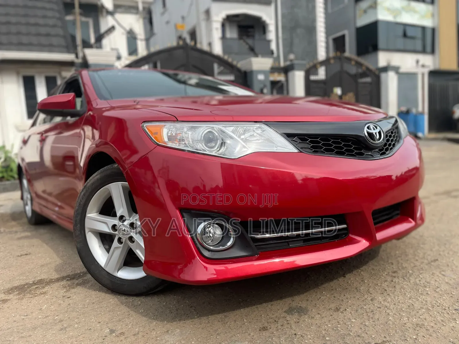 Toyota Camry SE 4dr Sedan (2.5L 4cyl 6A) 2012 Red