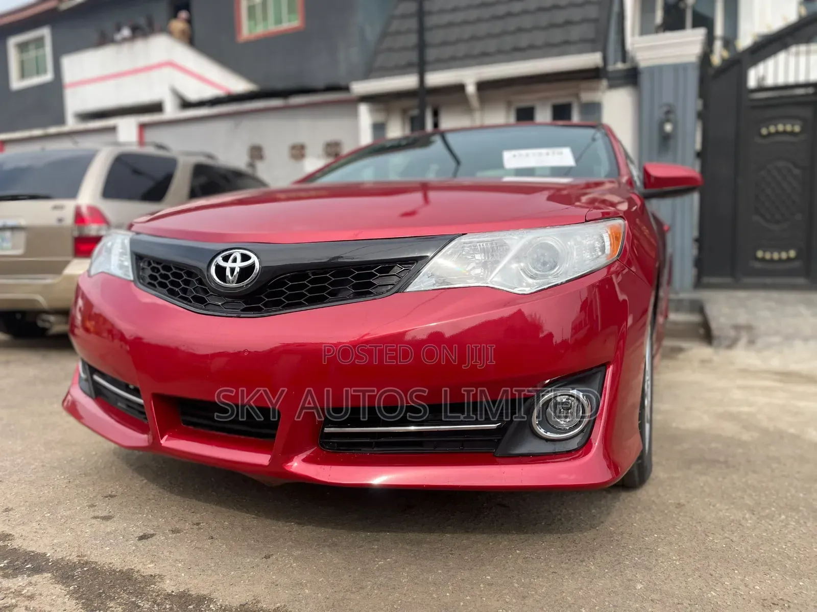 Toyota Camry SE 4dr Sedan (2.5L 4cyl 6A) 2012 Red