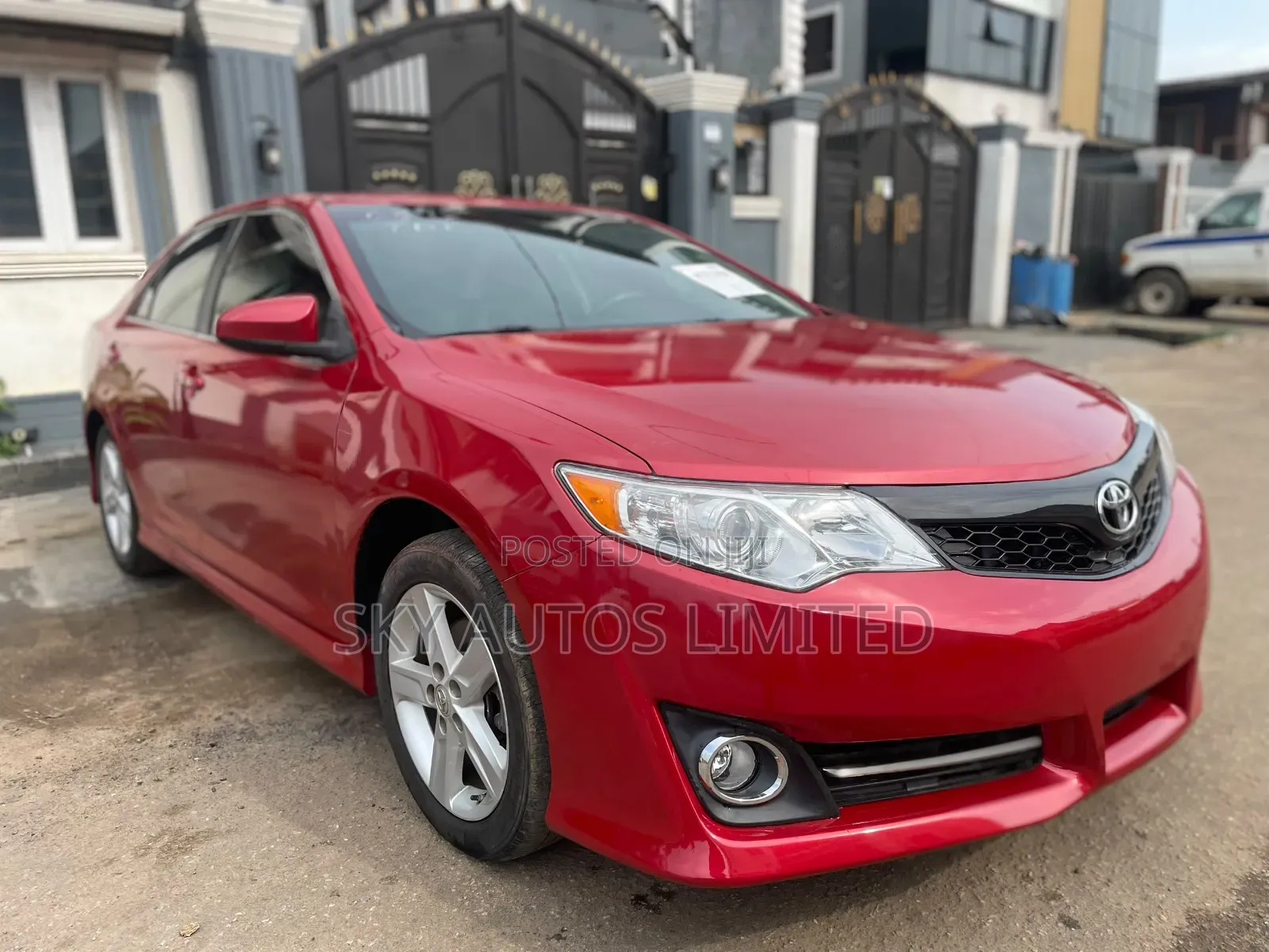 Toyota Camry SE 4dr Sedan (2.5L 4cyl 6A) 2012 Red