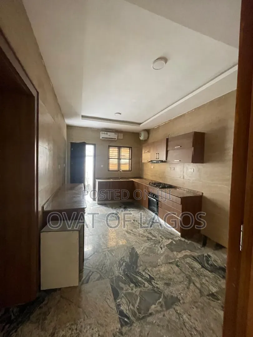 5bdrm Duplex in Banana Island for rent