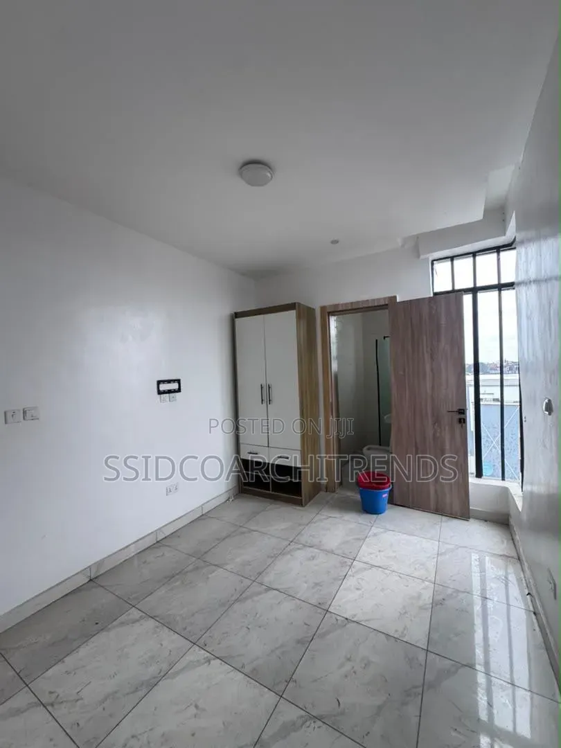 2bdrm Apartment in Gated Compound, Chevron for rent