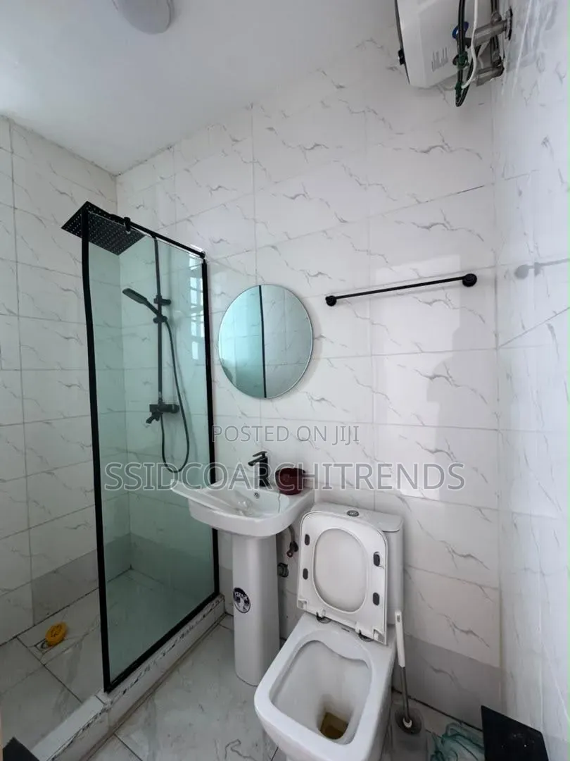 2bdrm Apartment in Gated Compound, Chevron for rent