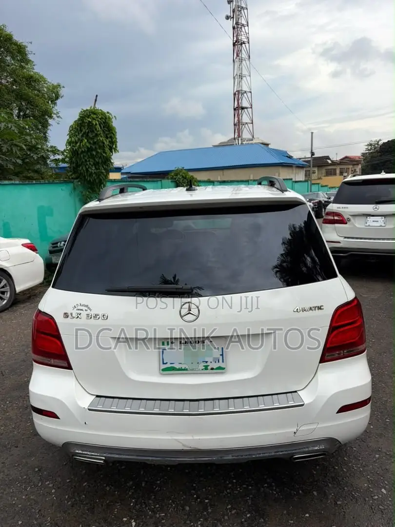 Mercedes-Benz GLK-Class Base GLK 350 4dr AWD 4MATIC (3.5L 6cyl 7A) 2015