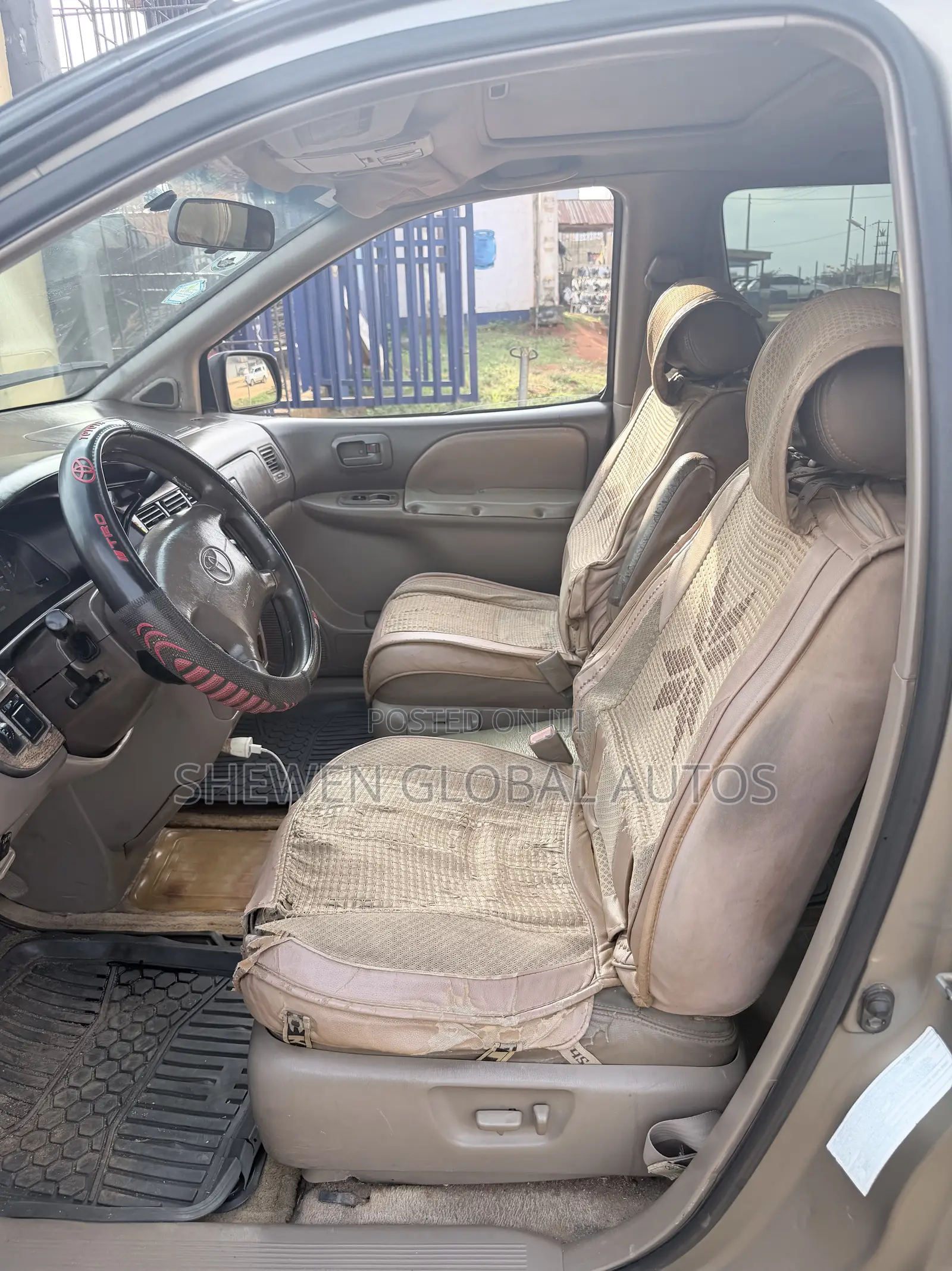 Toyota Sienna LE 4dr 1999 Gold