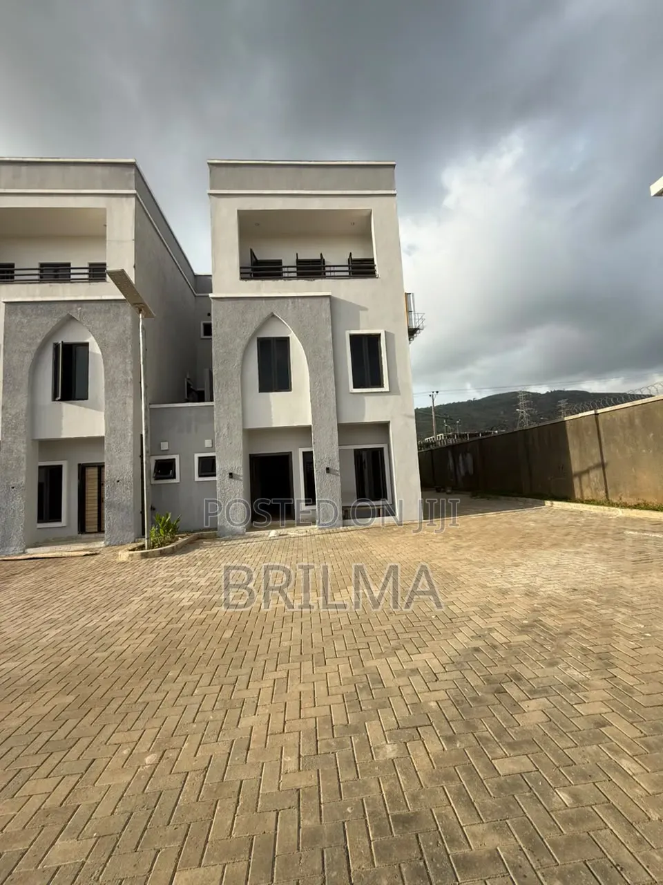 4bdrm Duplex in Jahi for sale