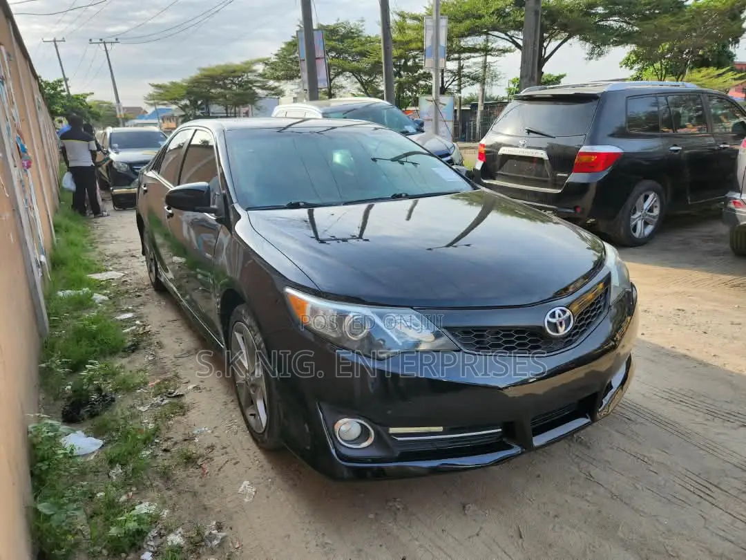 Toyota Camry SE V6 4dr Sedan (3.5L 6cyl 6A) 2013 Black