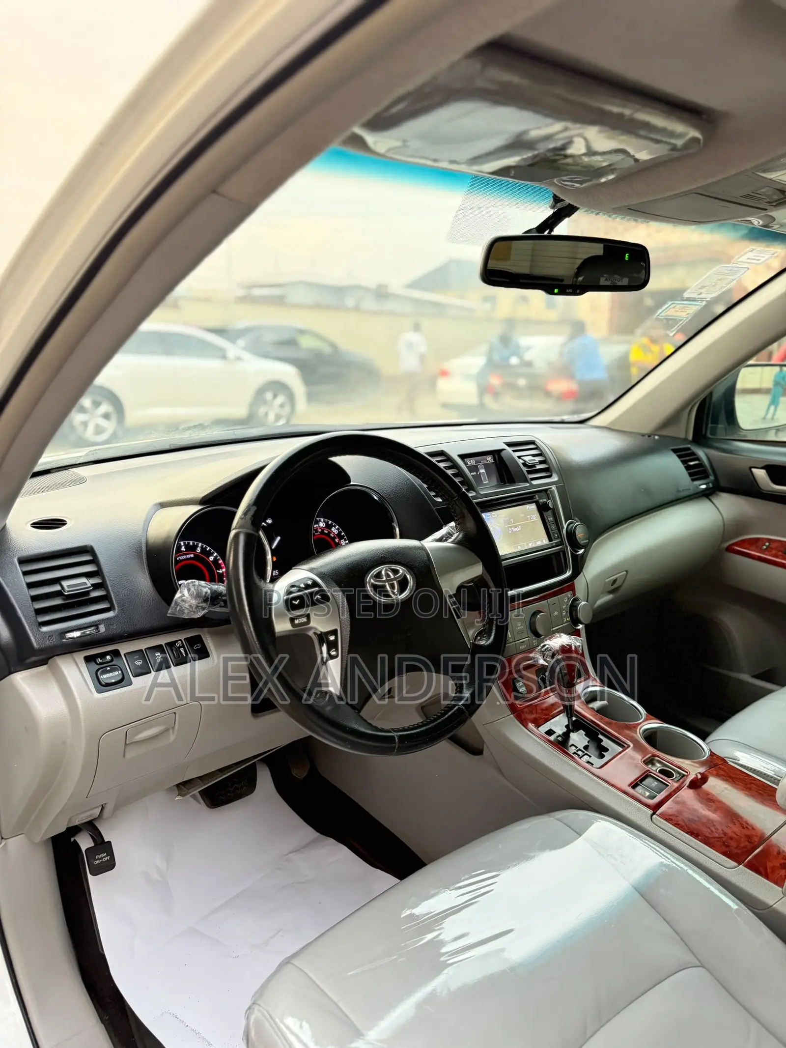 Toyota Highlander Limited 3.5l 4WD 2013 White