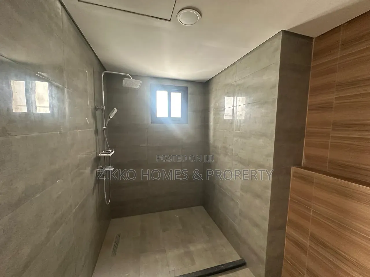 4bdrm Block of Flats in Banana Island Road for rent