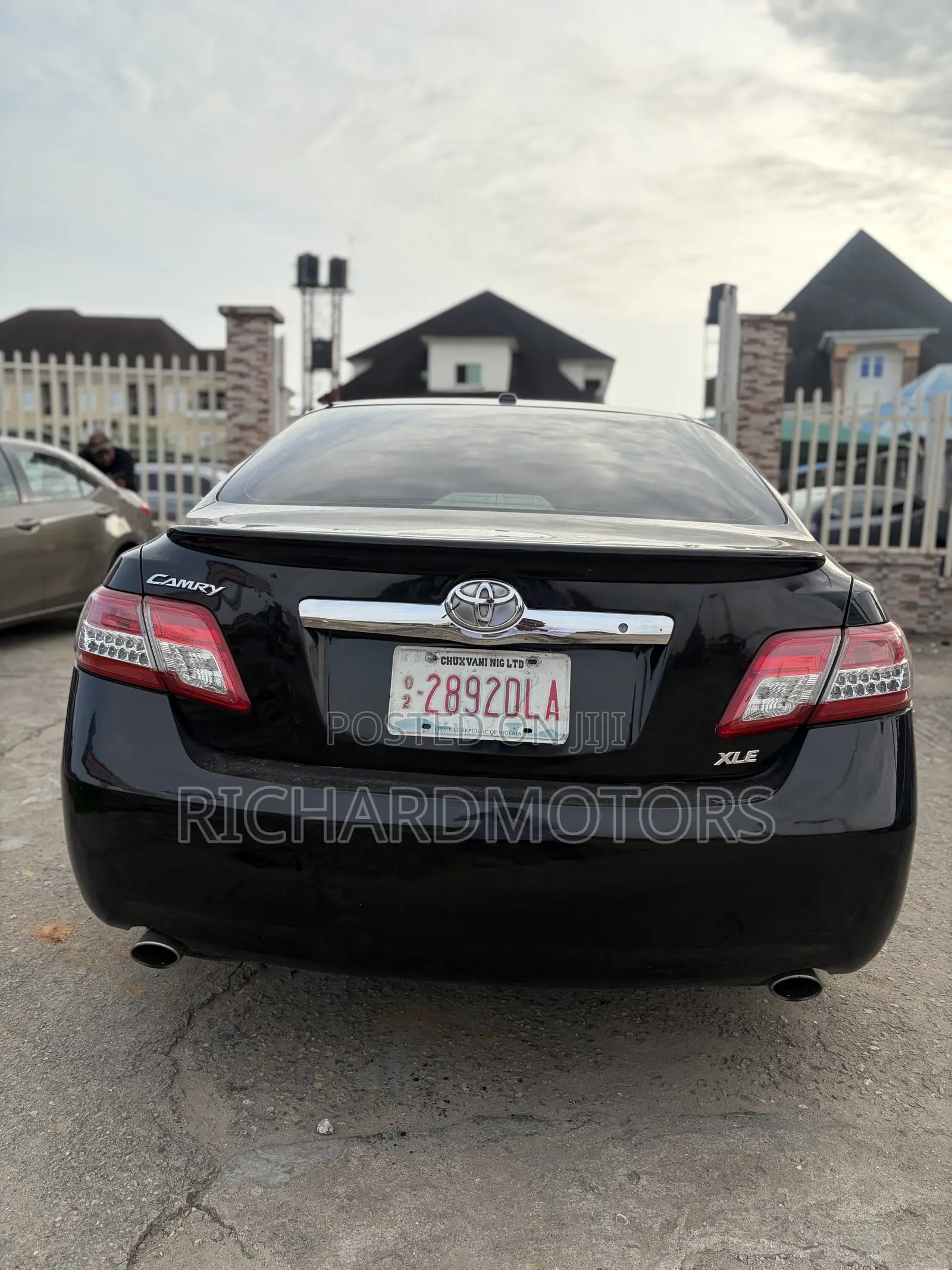 Toyota Camry XLE V6 4dr Sedan (3.5L 6cyl 6A) 2011 Gray