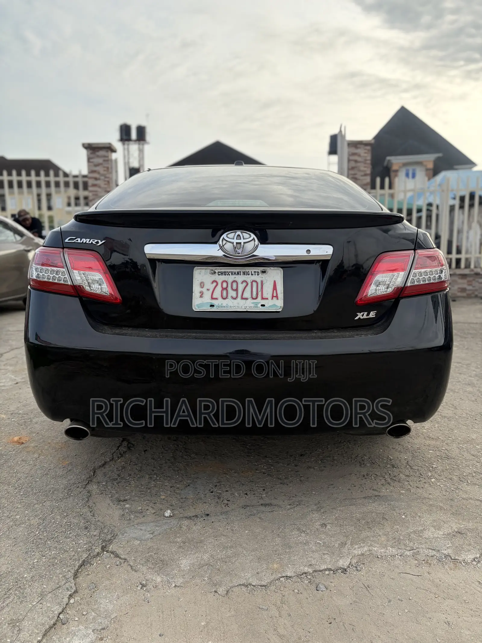 Toyota Camry XLE V6 4dr Sedan (3.5L 6cyl 6A) 2011 Gray