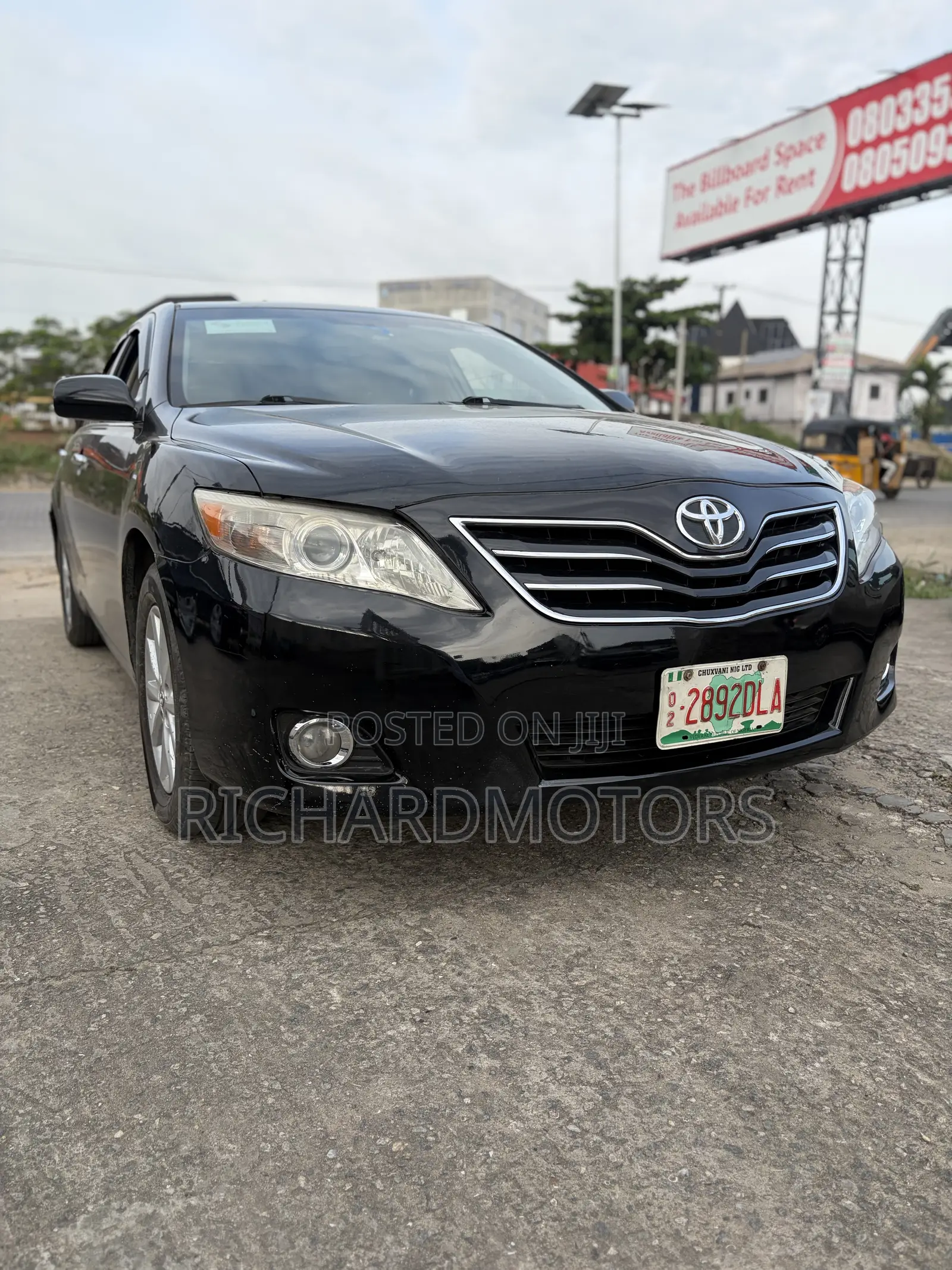 Toyota Camry XLE V6 4dr Sedan (3.5L 6cyl 6A) 2011 Gray