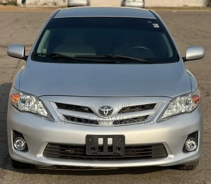 Toyota Corolla LE 4dr Sedan (1.8L 4cyl 4A) 2011 Silver