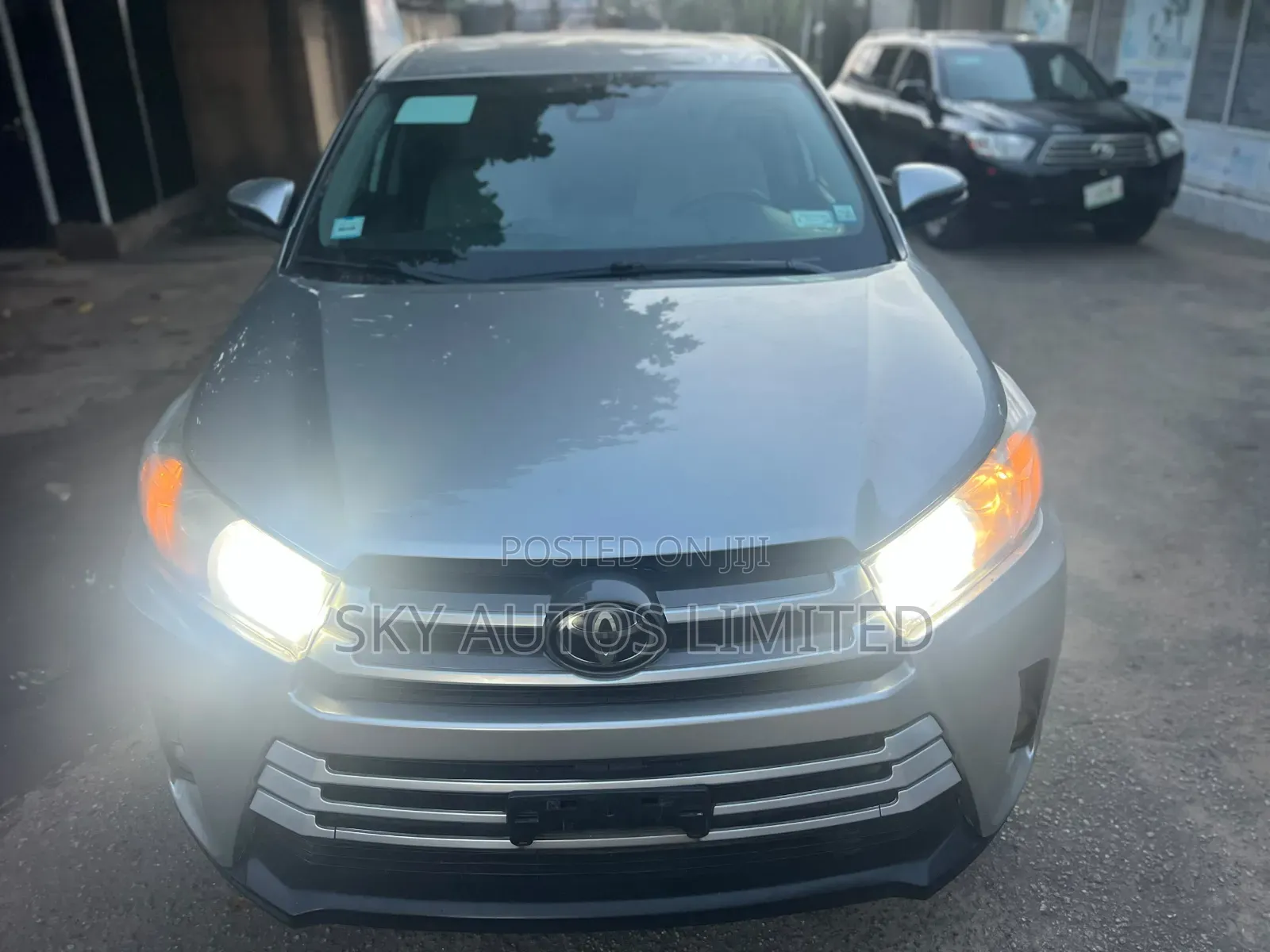 Toyota Highlander LE 4x4 V6 (3.5L 6cyl 8A) 2018 Silver