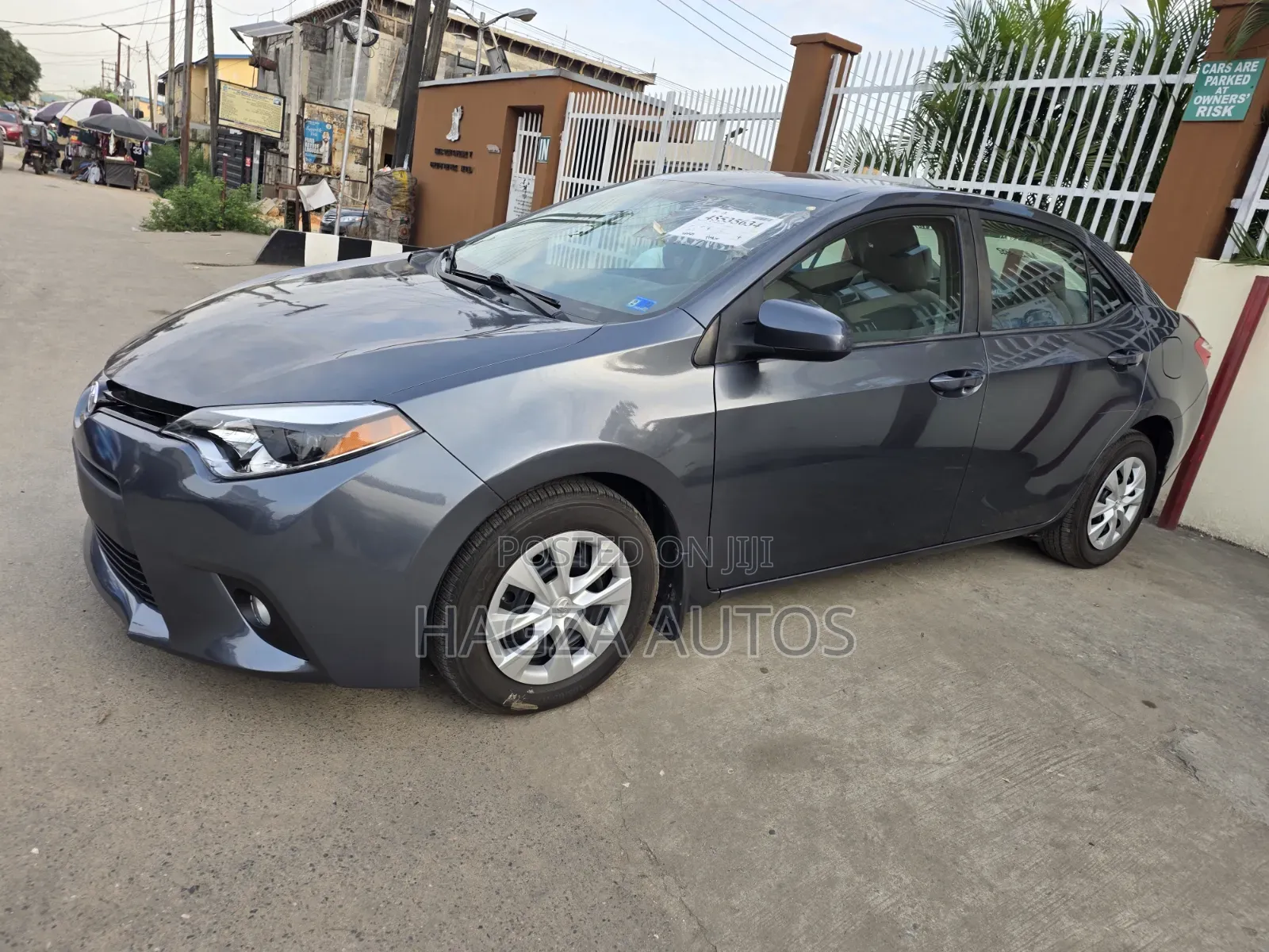 Toyota Corolla LE Premium 4dr Sedan (1.8L 4cyl CVT) 2015 Gray