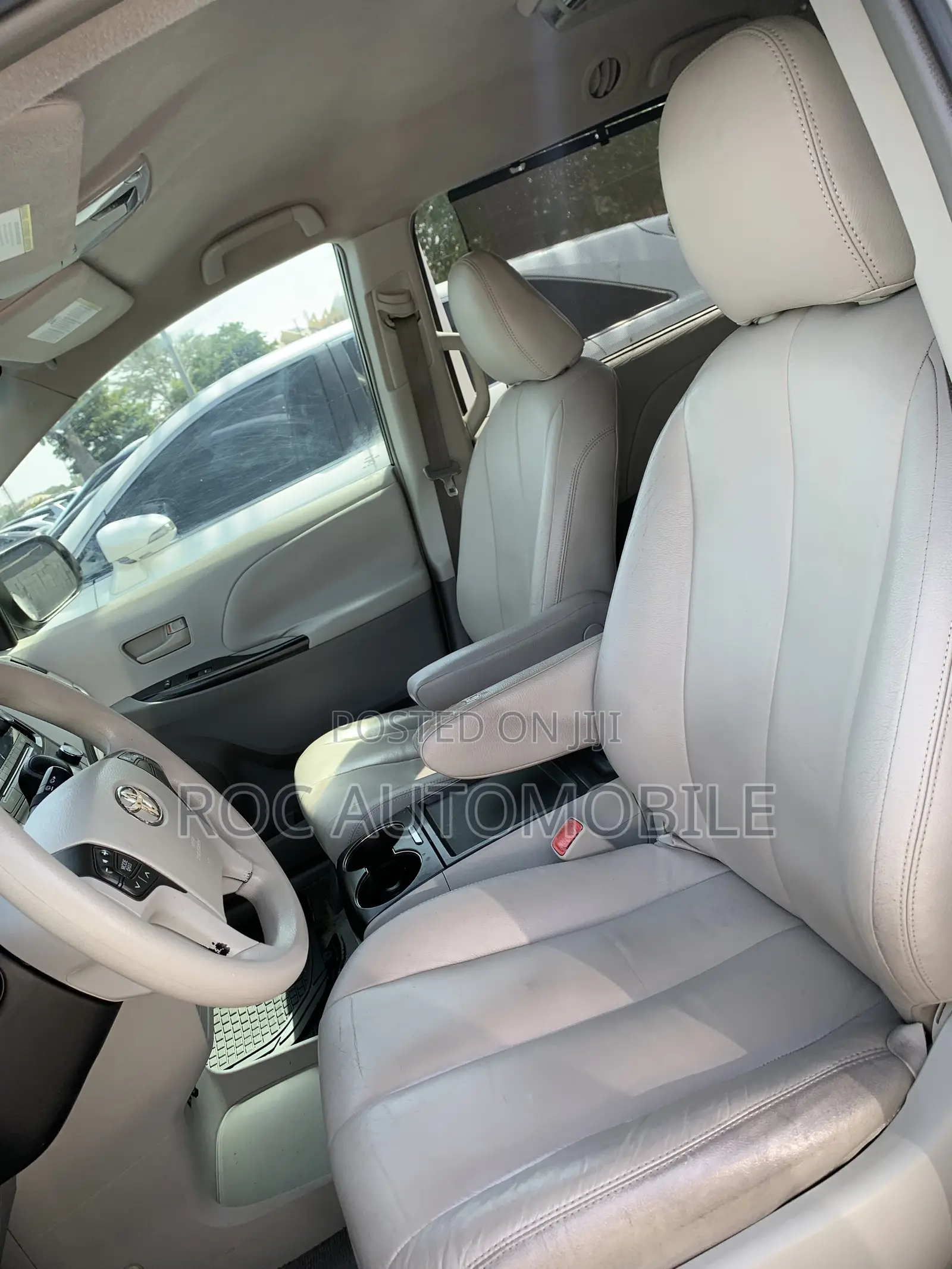 Toyota Sienna 2011 White