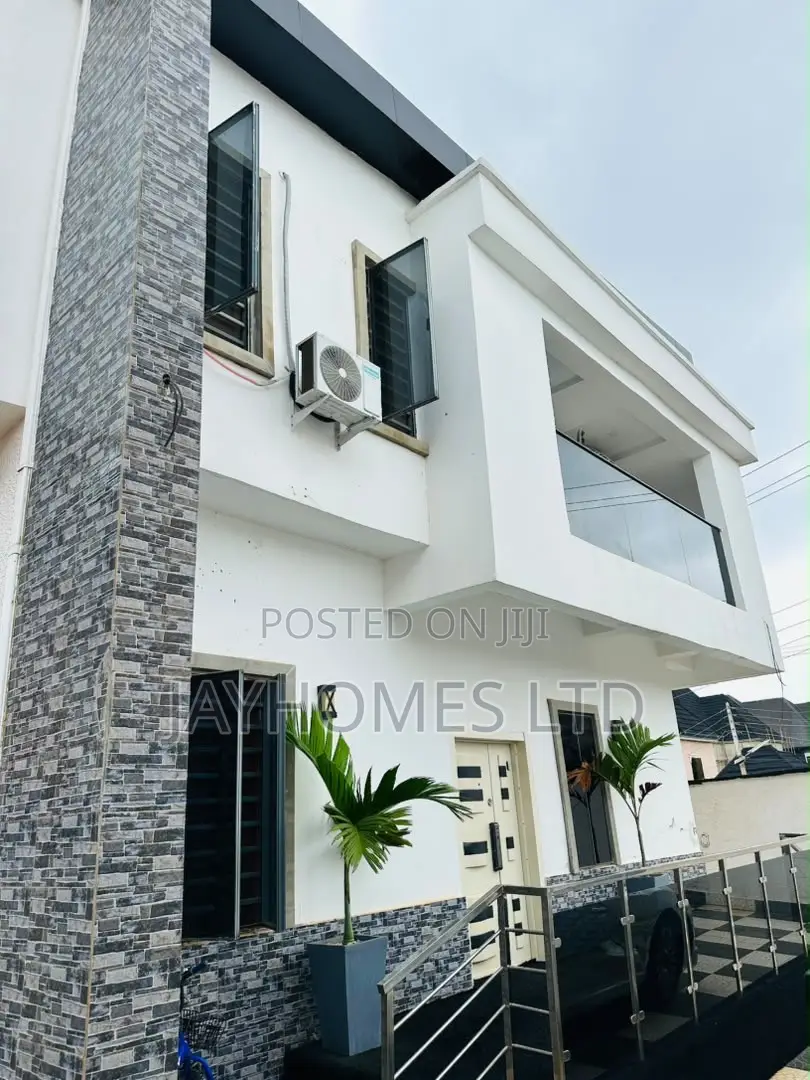 4bdrm Duplex in Redeem Road, Oshimili South for sale