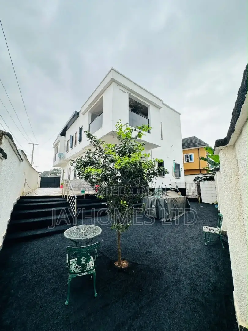 4bdrm Duplex in Redeem Road, Oshimili South for sale