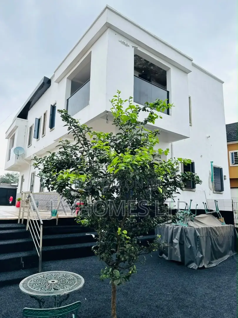 4bdrm Duplex in Redeem Road, Oshimili South for sale