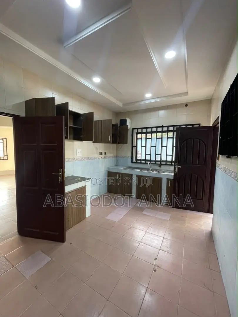 3bdrm Bungalow in Sylvanus Okon, Uyo for rent