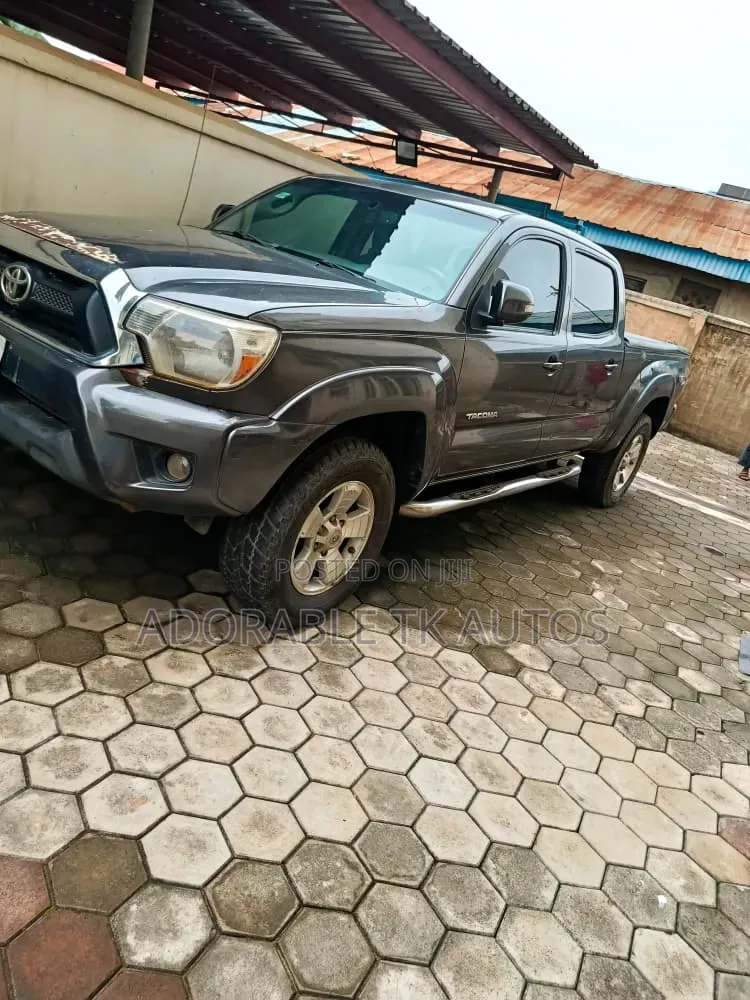 Toyota Tacoma V6 4dr Access Cab 4WD 6.1 ft. SB (4.0L 6cyl 5A) 2014 Gray