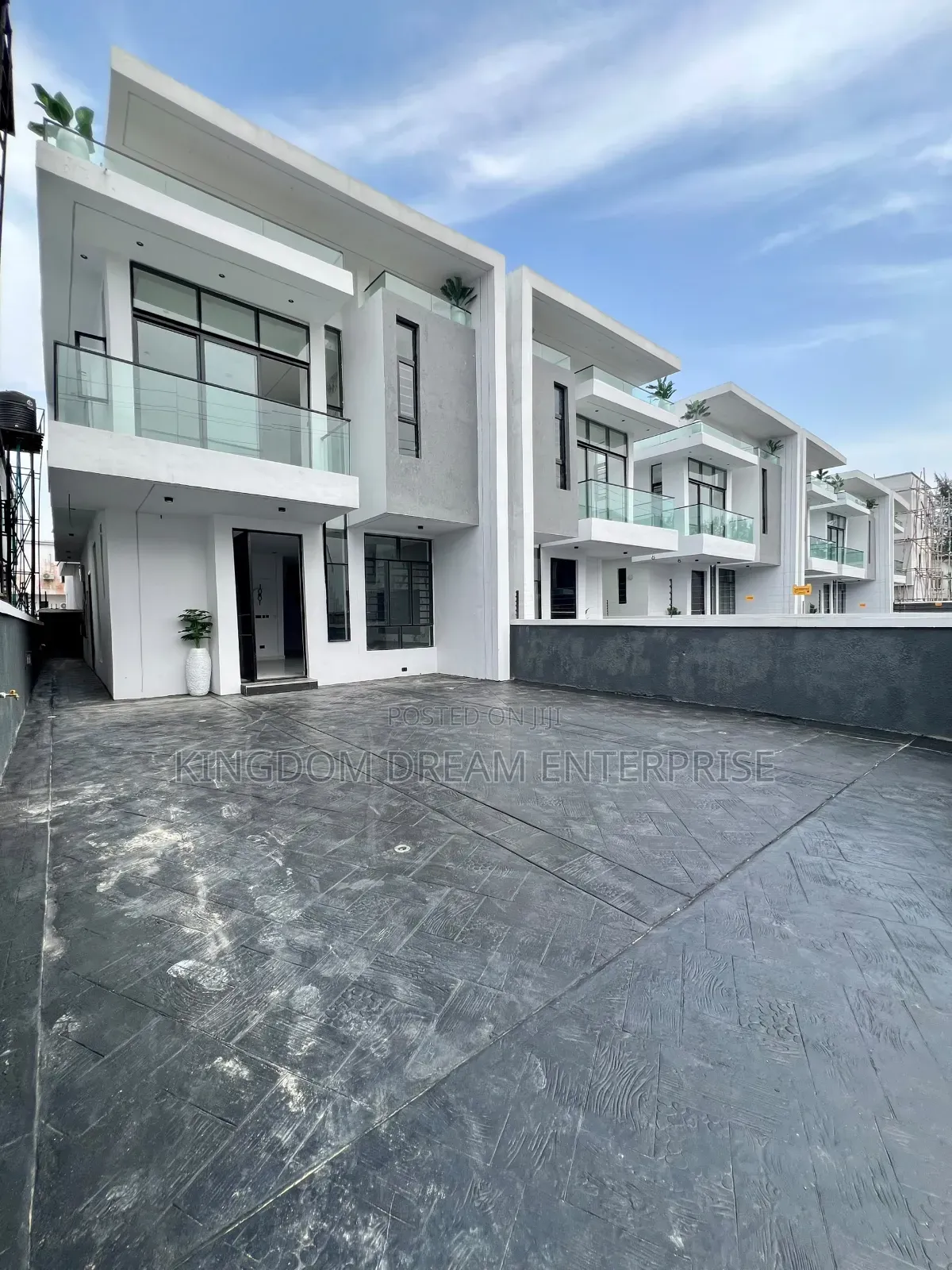 4bdrm Duplex in Ikota Lekki Lagos for sale