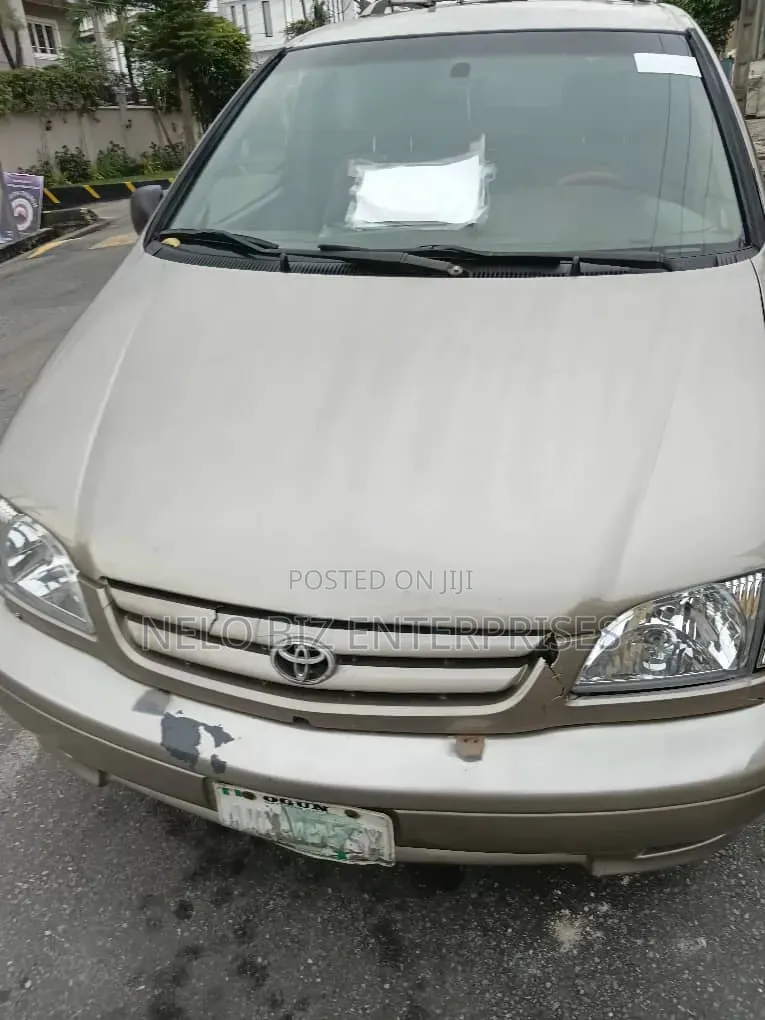 Toyota Sienna 2001 Gold