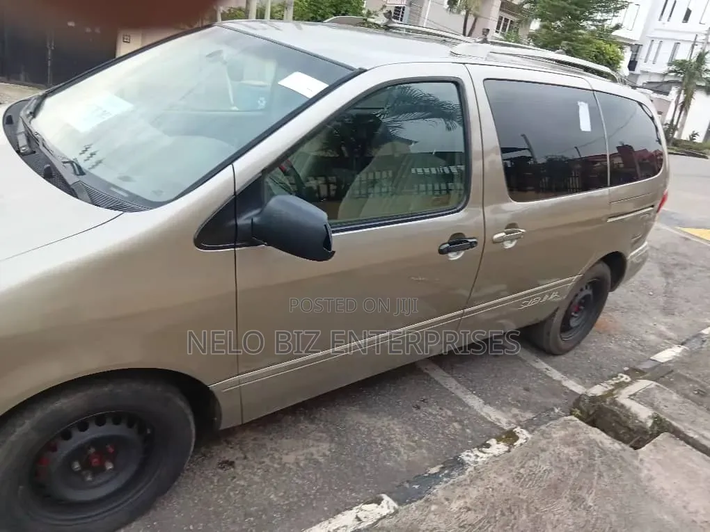 Toyota Sienna 2001 Gold