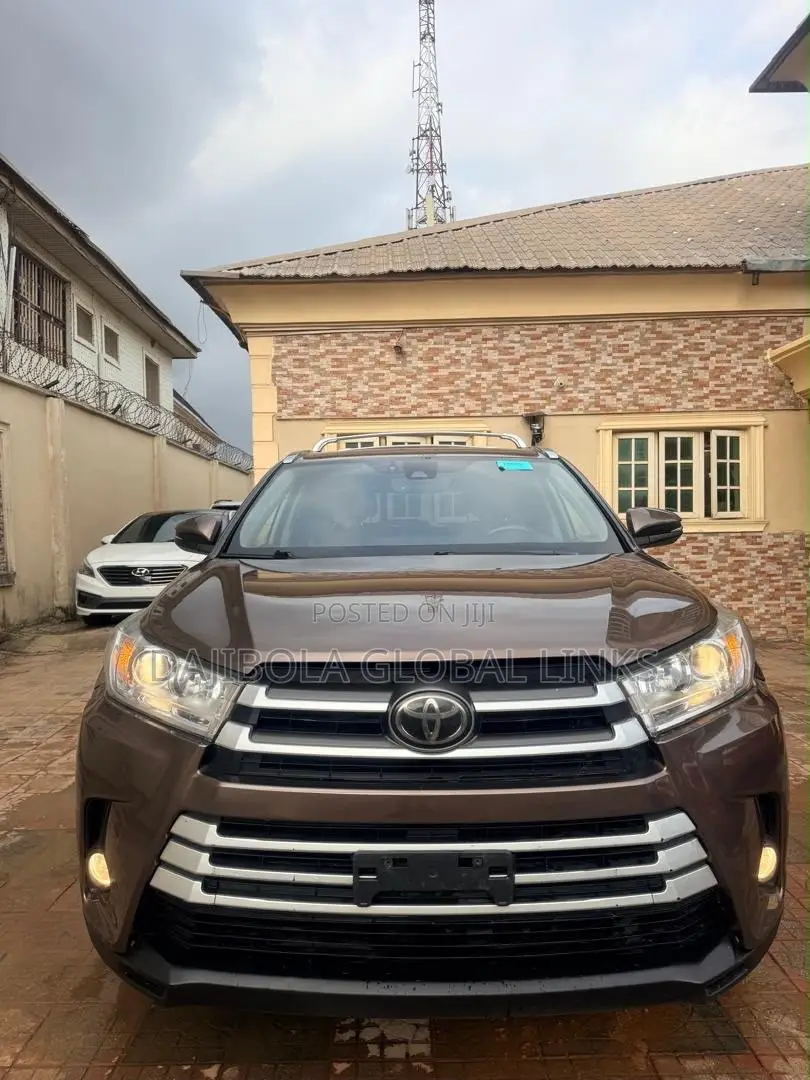 Toyota Highlander XLE 4x2 V6 (3.5L 6cyl 8A) 2018 Gray