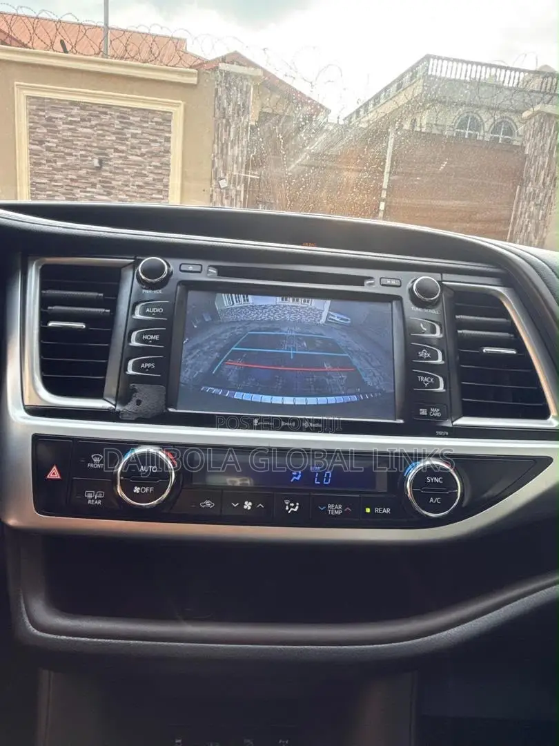 Toyota Highlander XLE 4x2 V6 (3.5L 6cyl 8A) 2018 Gray