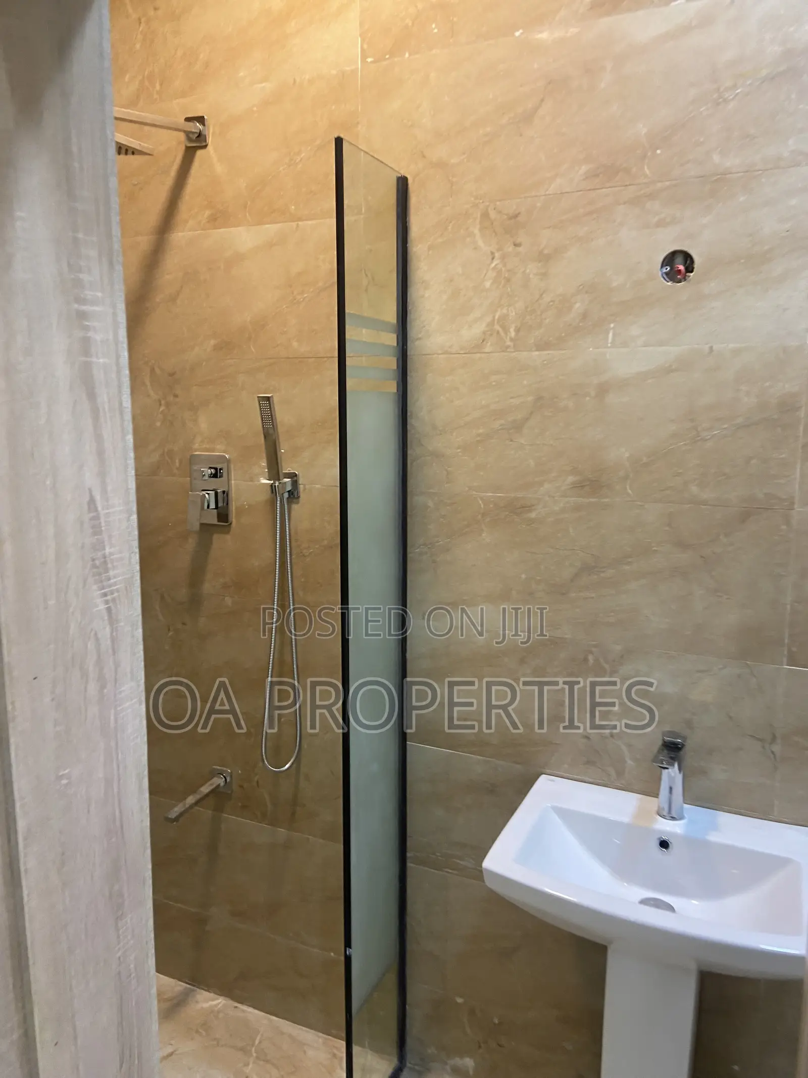 4bdrm Townhouse / Terrace in Old Bodija Estate, for rent