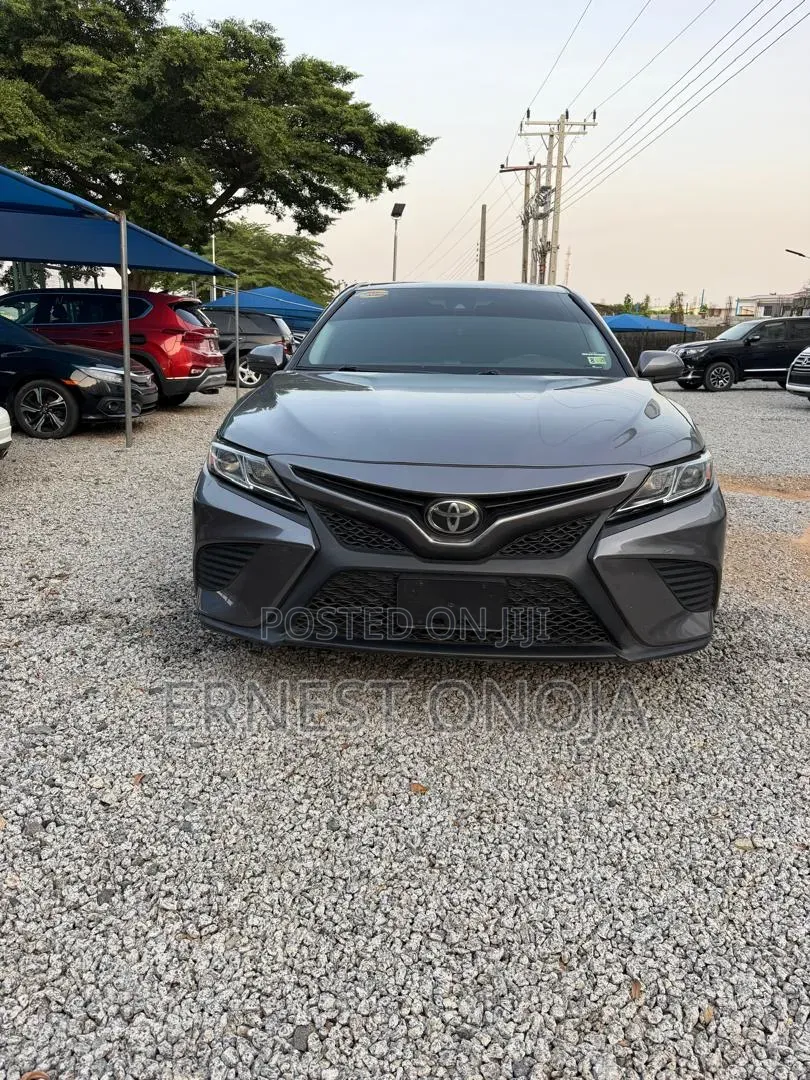 Toyota Camry SE (2.5L 4cyl 8A) 2019 Gray