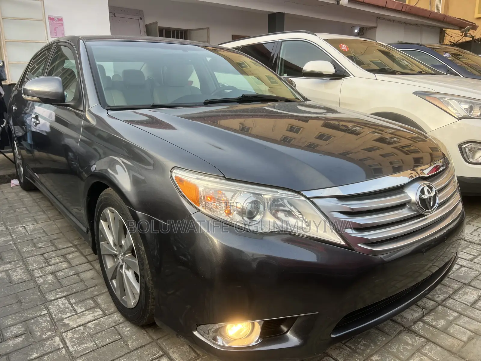 Toyota Avalon Limited Sedan FWD (3.5L 6cyl 6A) 2012 Gray