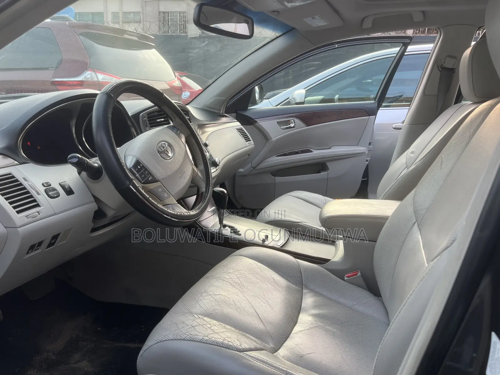 Toyota Avalon Limited Sedan FWD (3.5L 6cyl 6A) 2012 Gray