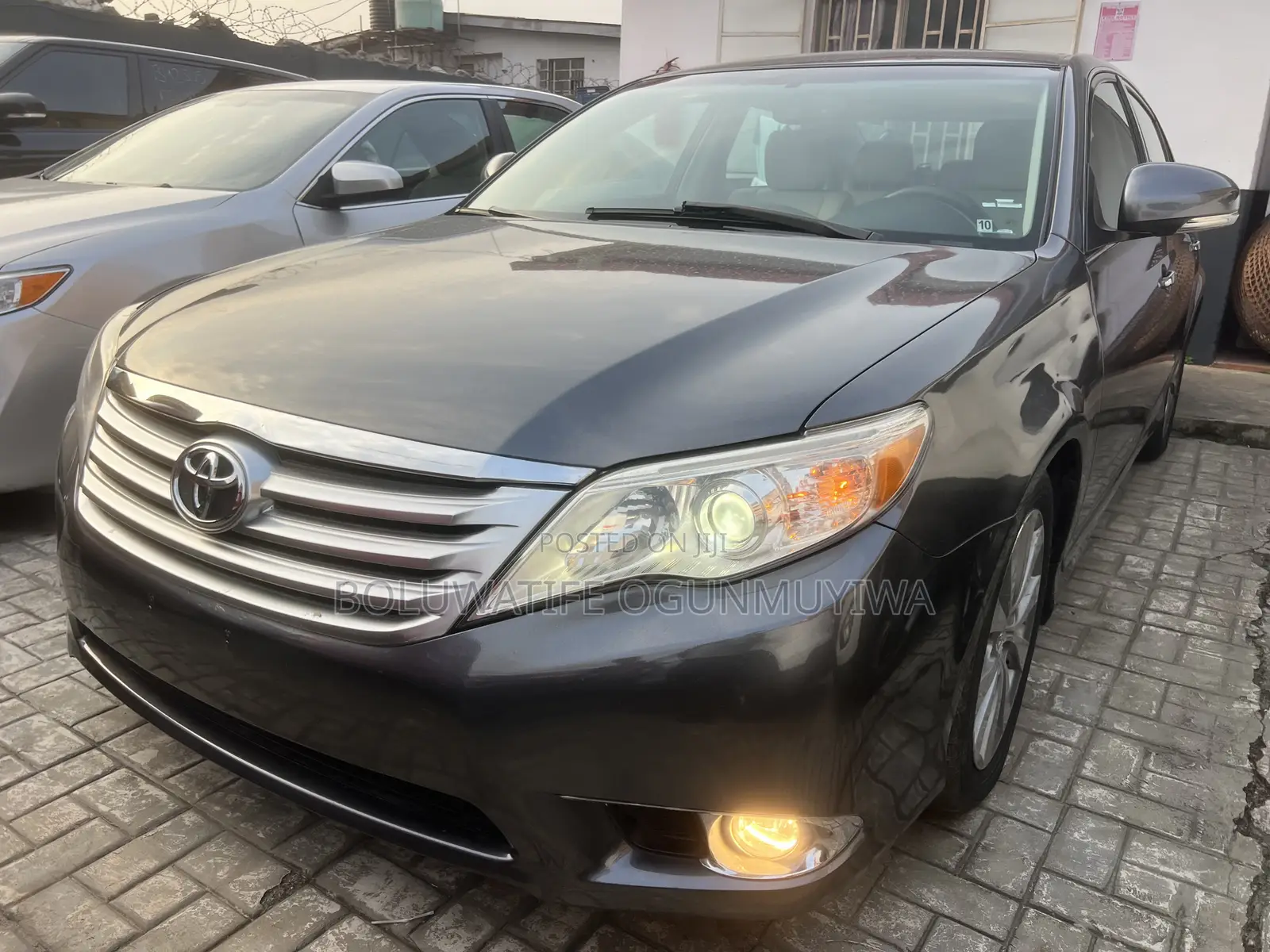 Toyota Avalon Limited Sedan FWD (3.5L 6cyl 6A) 2012 Gray