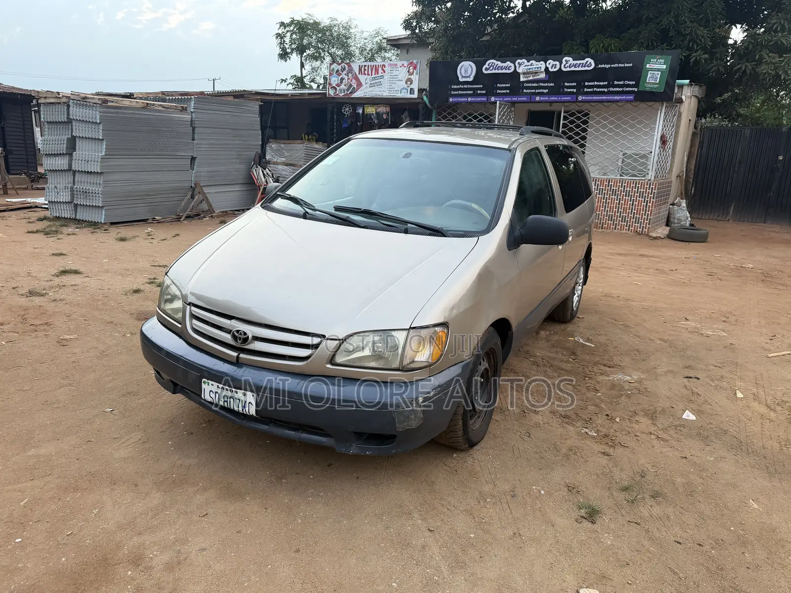 Toyota Sienna LE 2002 Gold