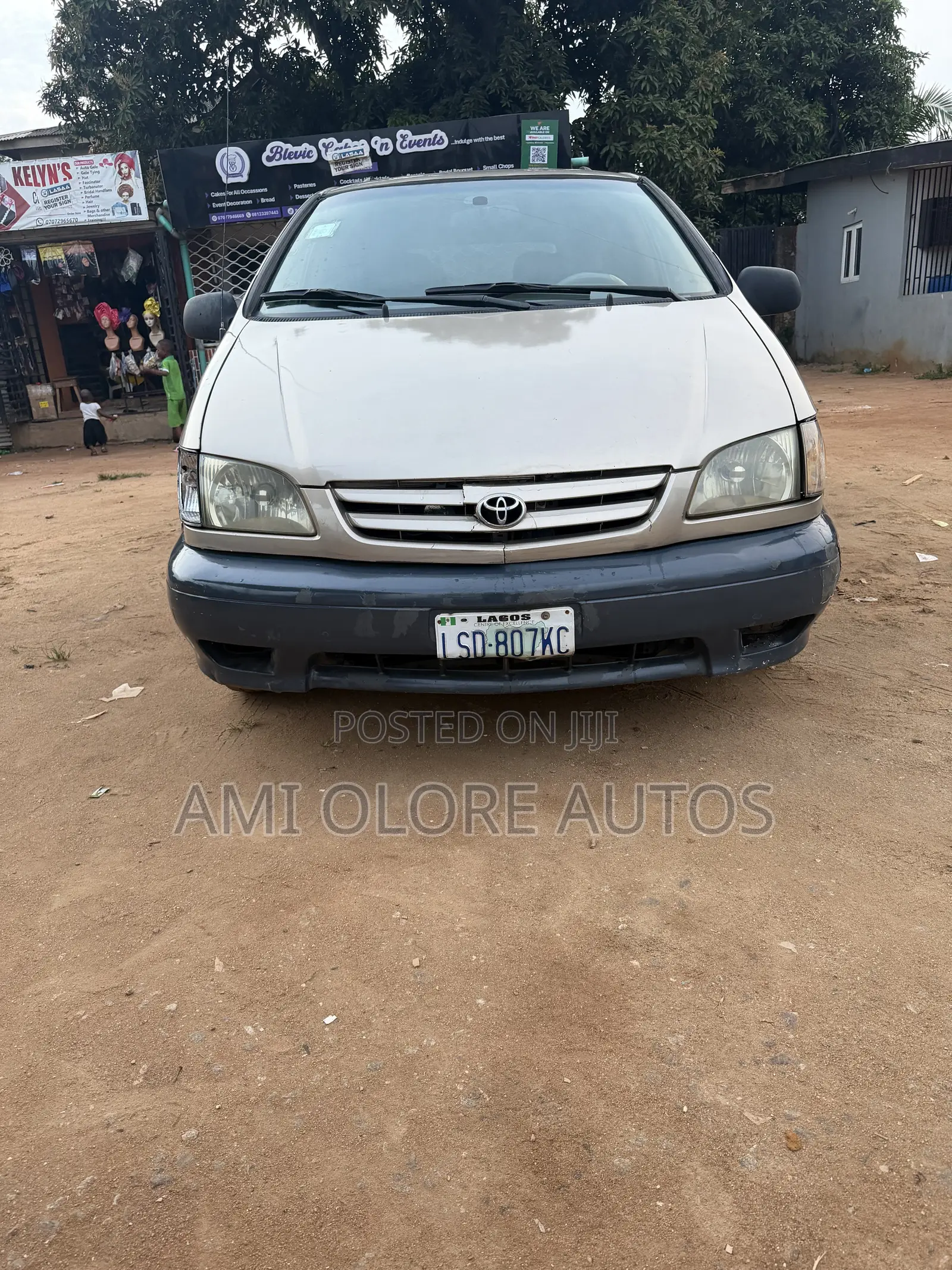 Toyota Sienna LE 2002 Gold