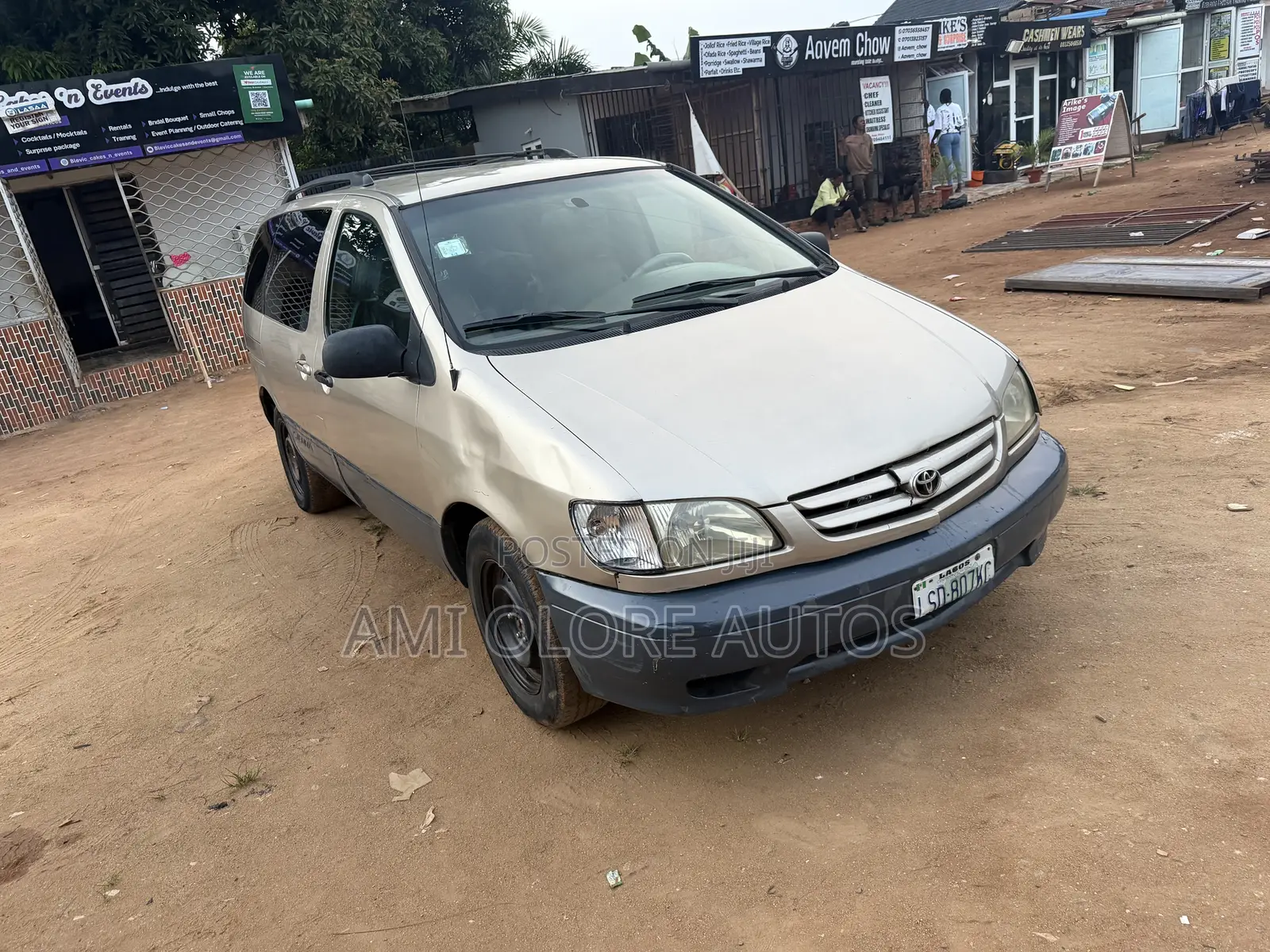 Toyota Sienna LE 2002 Gold