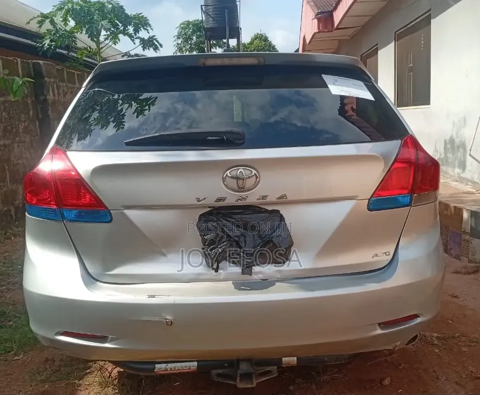 Toyota Venza AWD 2011 Silver