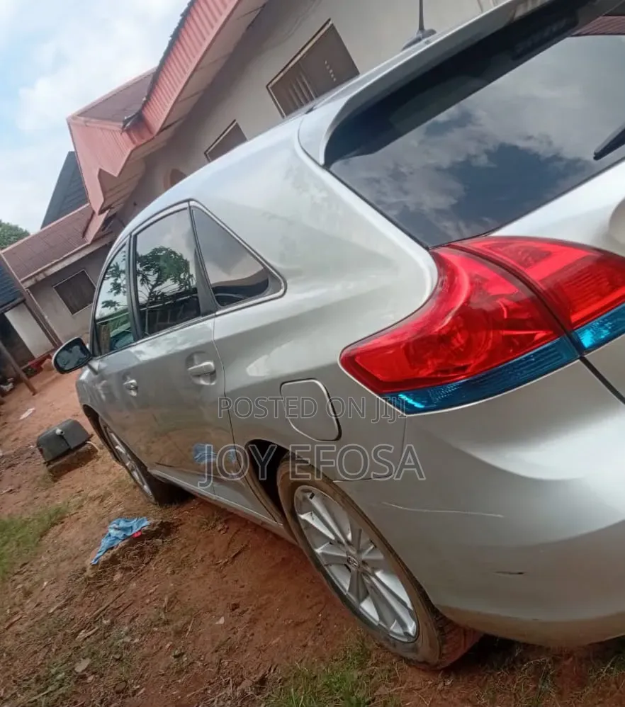 Toyota Venza AWD 2011 Silver