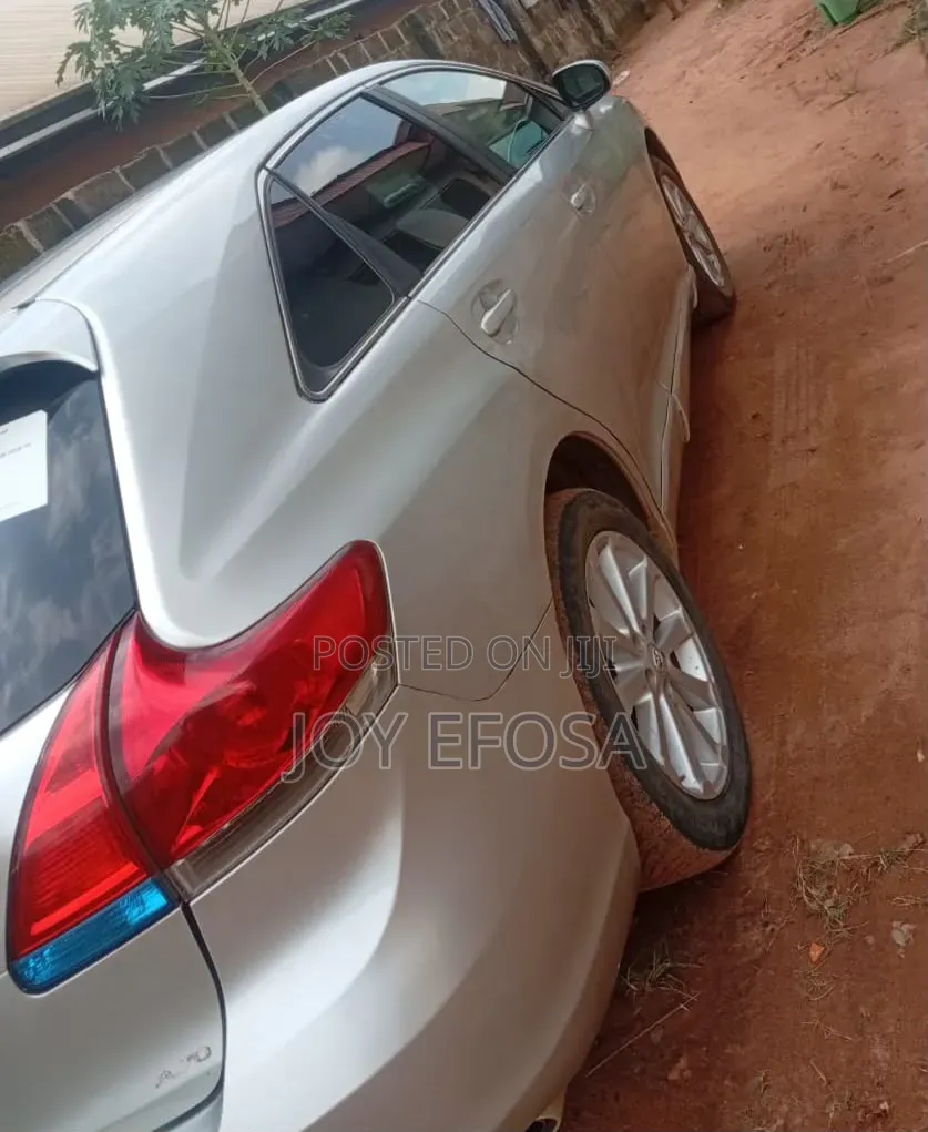 Toyota Venza AWD 2011 Silver
