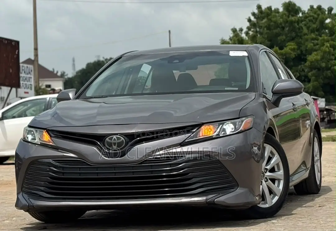 Toyota Camry LE FWD (2.5L 4cyl 8AM) 2018 Gray