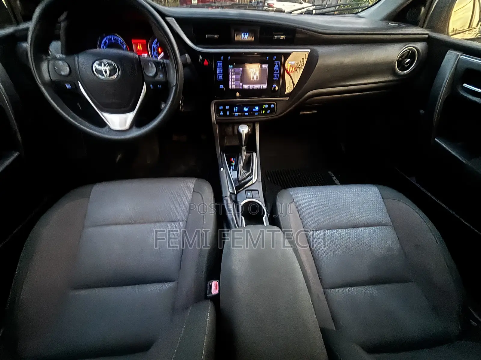 Toyota Corolla LE (1.8L 4cyl 2A) 2018 Gray