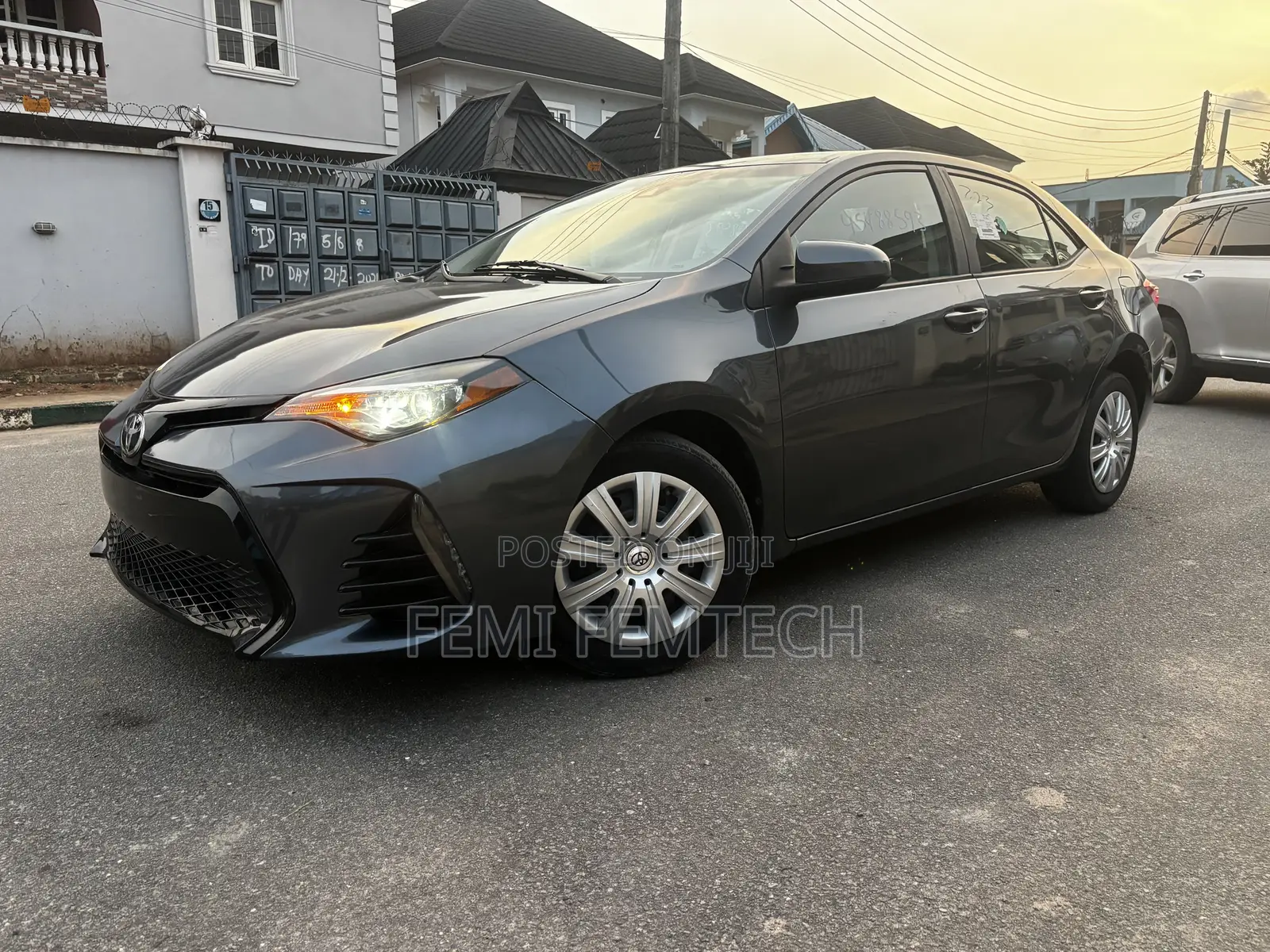 Toyota Corolla LE (1.8L 4cyl 2A) 2018 Gray