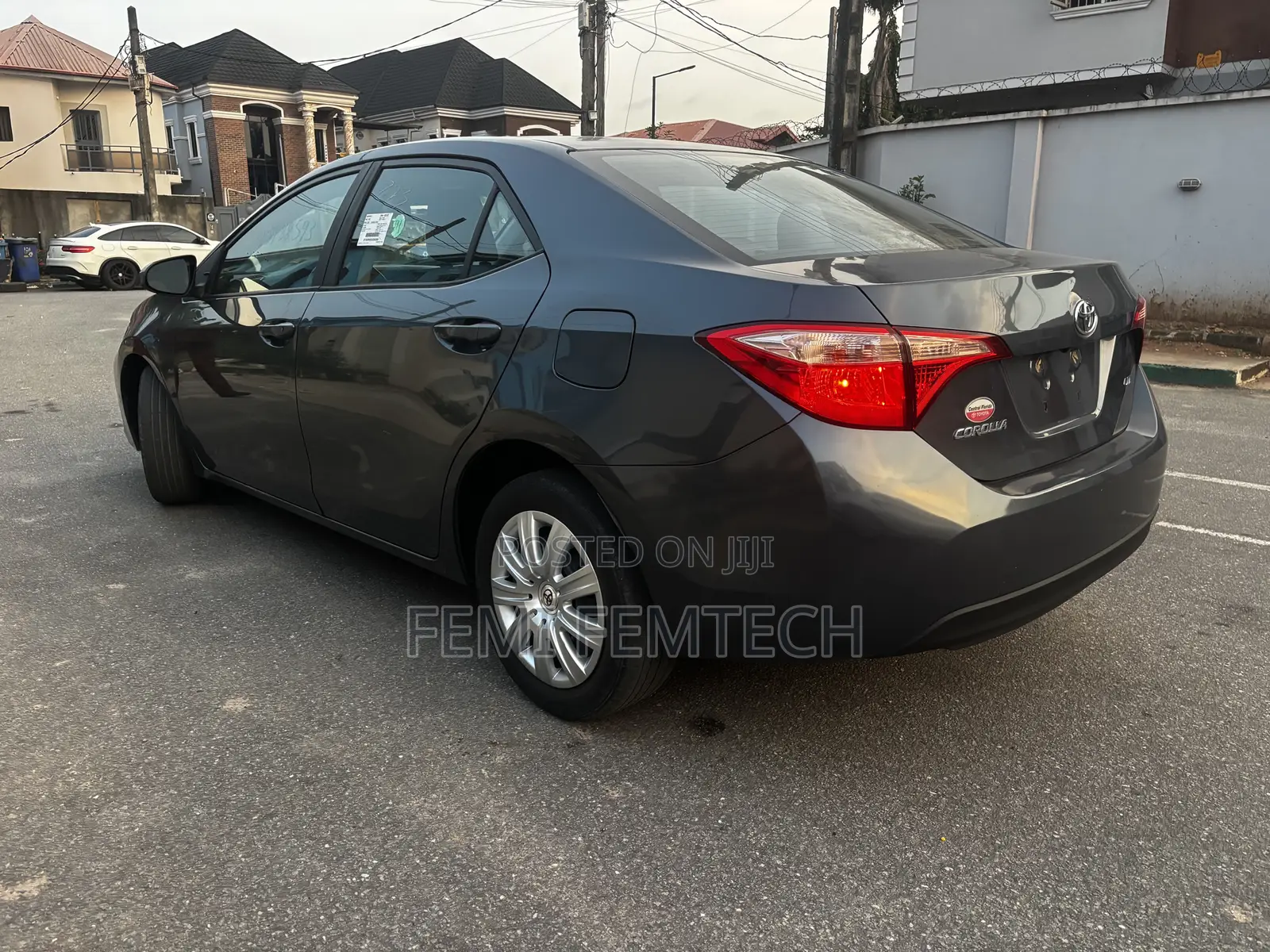 Toyota Corolla LE (1.8L 4cyl 2A) 2018 Gray