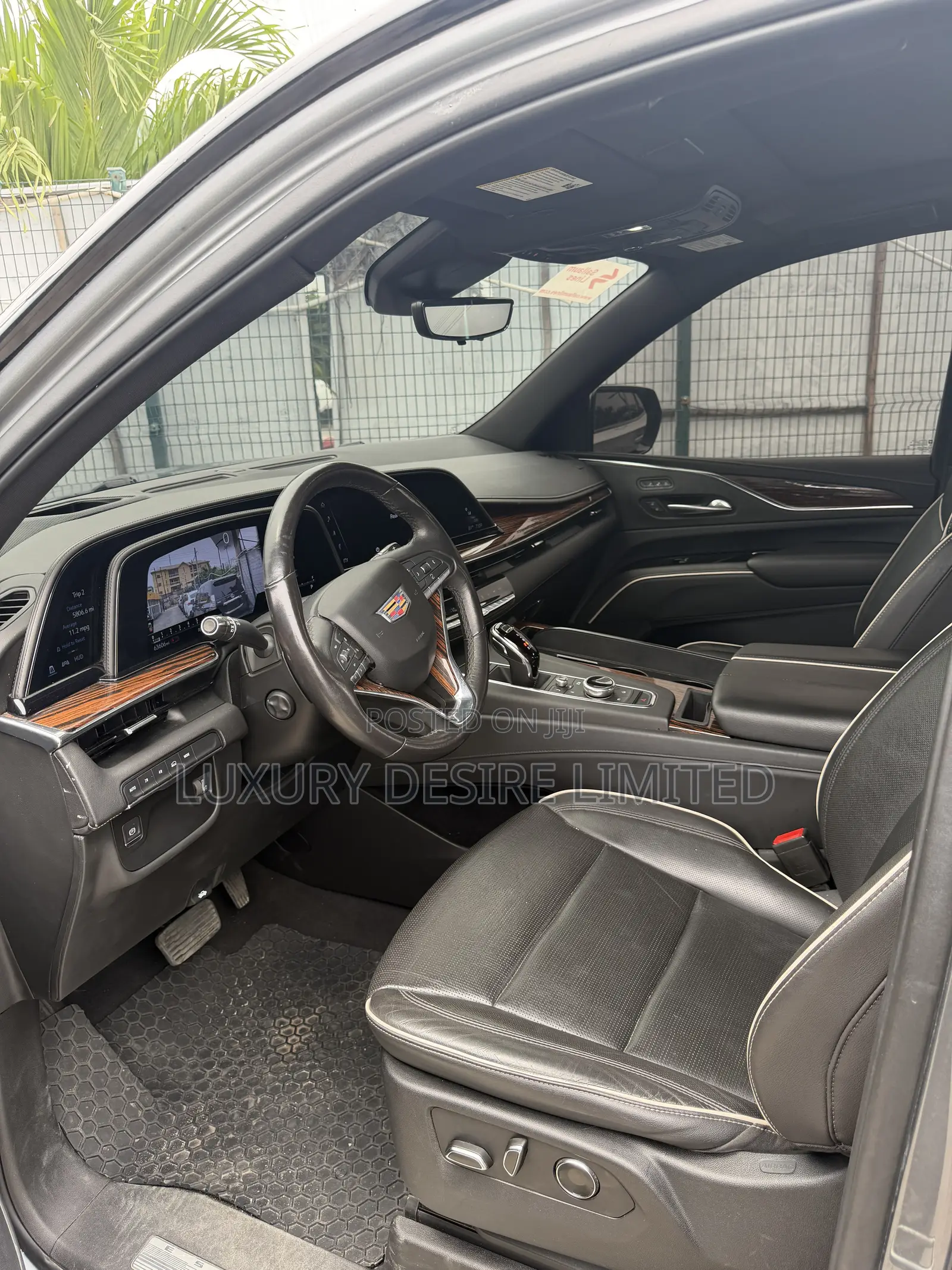 Cadillac Escalade Premium Luxury Platinum 4WD 2024 Gray